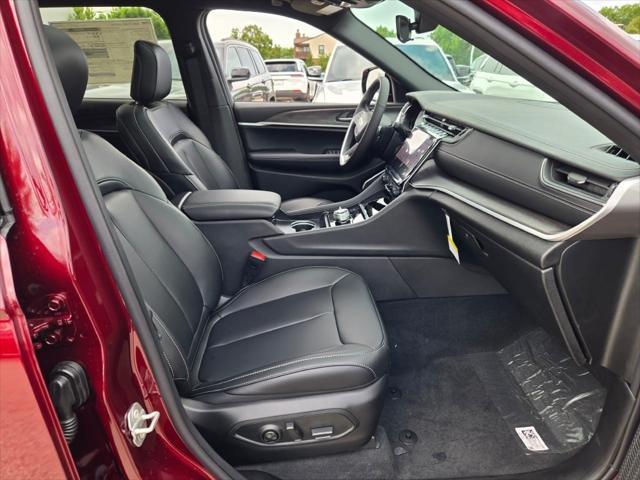 new 2025 Jeep Grand Cherokee car, priced at $48,646