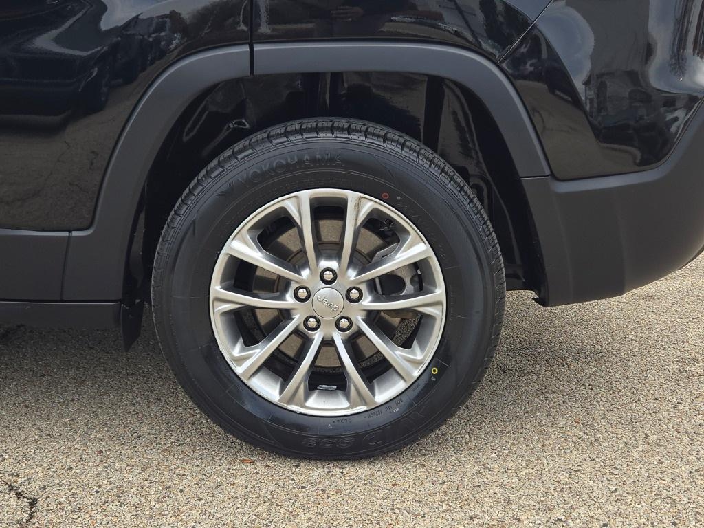 used 2021 Jeep Cherokee car, priced at $22,982