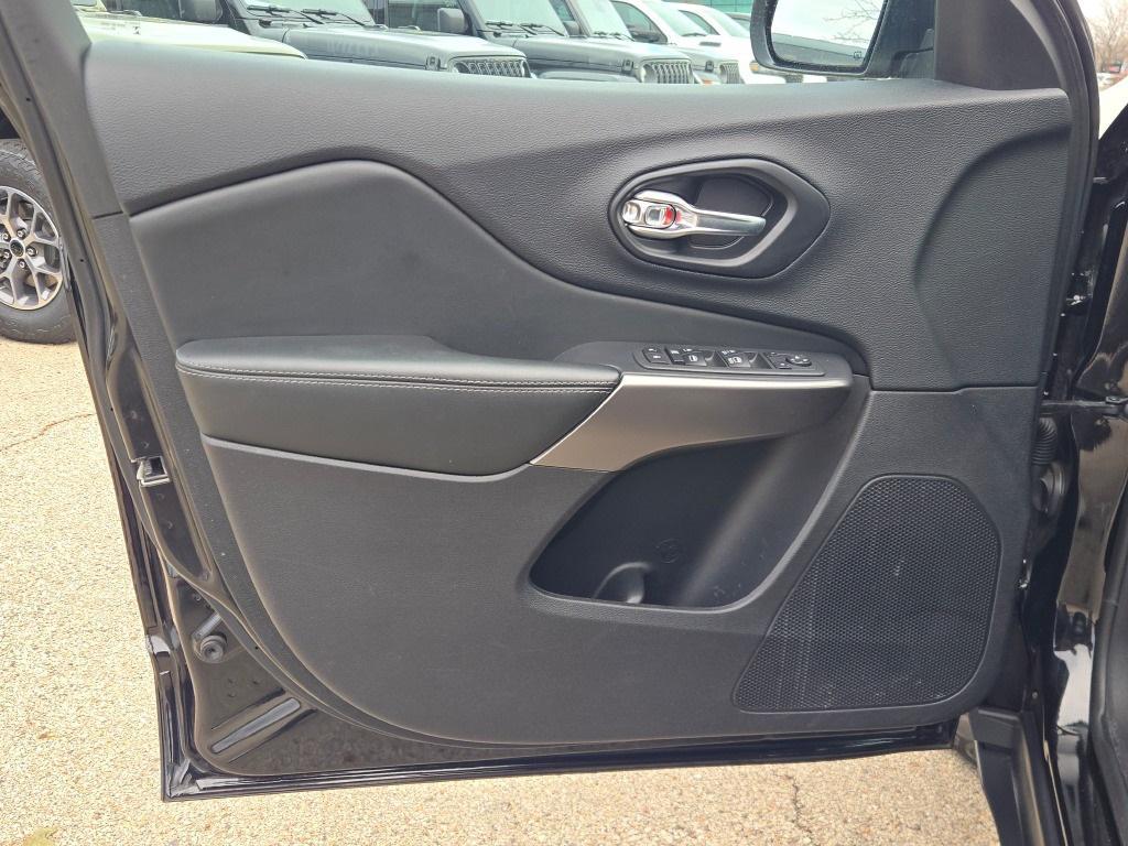 used 2021 Jeep Cherokee car, priced at $22,982