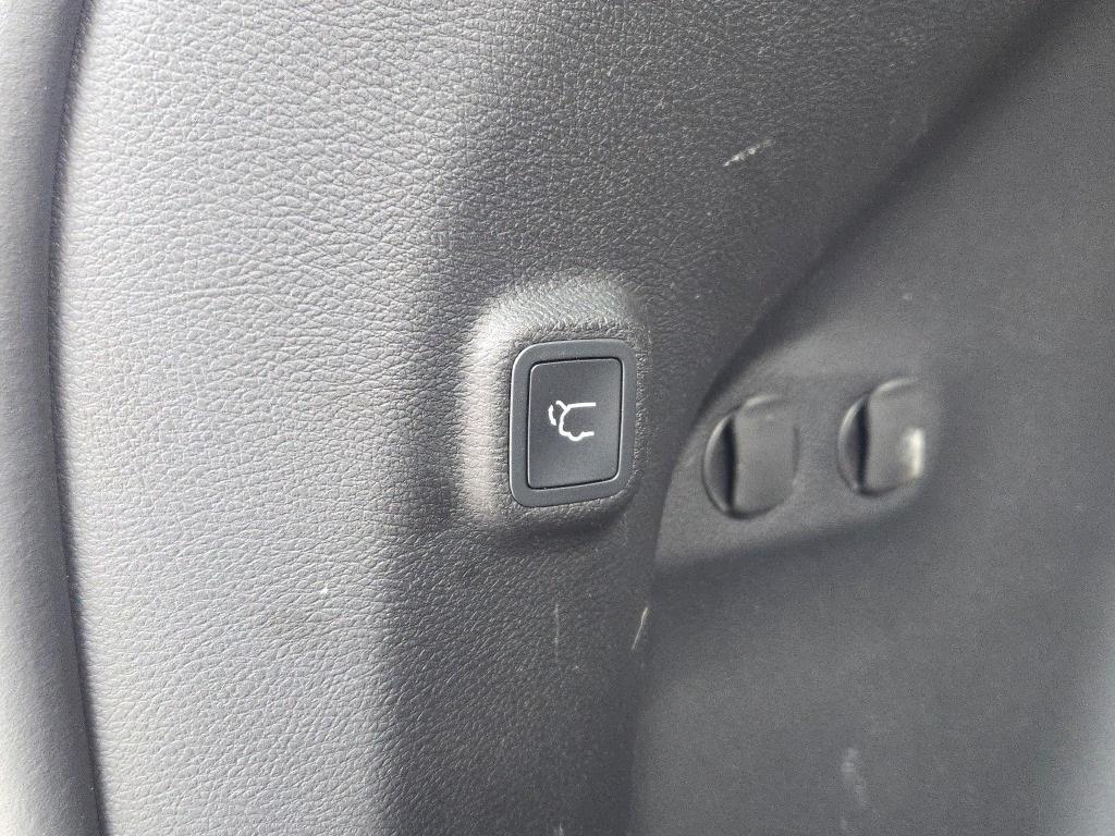 used 2021 Jeep Cherokee car, priced at $22,982