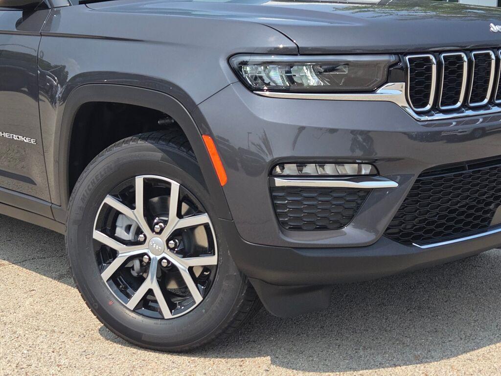 new 2025 Jeep Grand Cherokee car, priced at $45,760