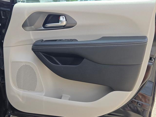 used 2023 Chrysler Pacifica car, priced at $23,800