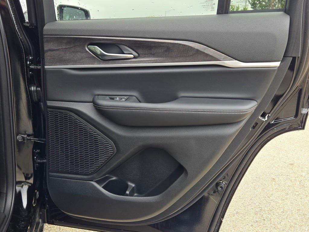 new 2025 Jeep Grand Cherokee car, priced at $46,160