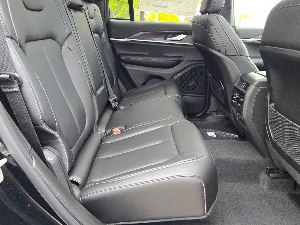 new 2025 Jeep Grand Cherokee car, priced at $46,160