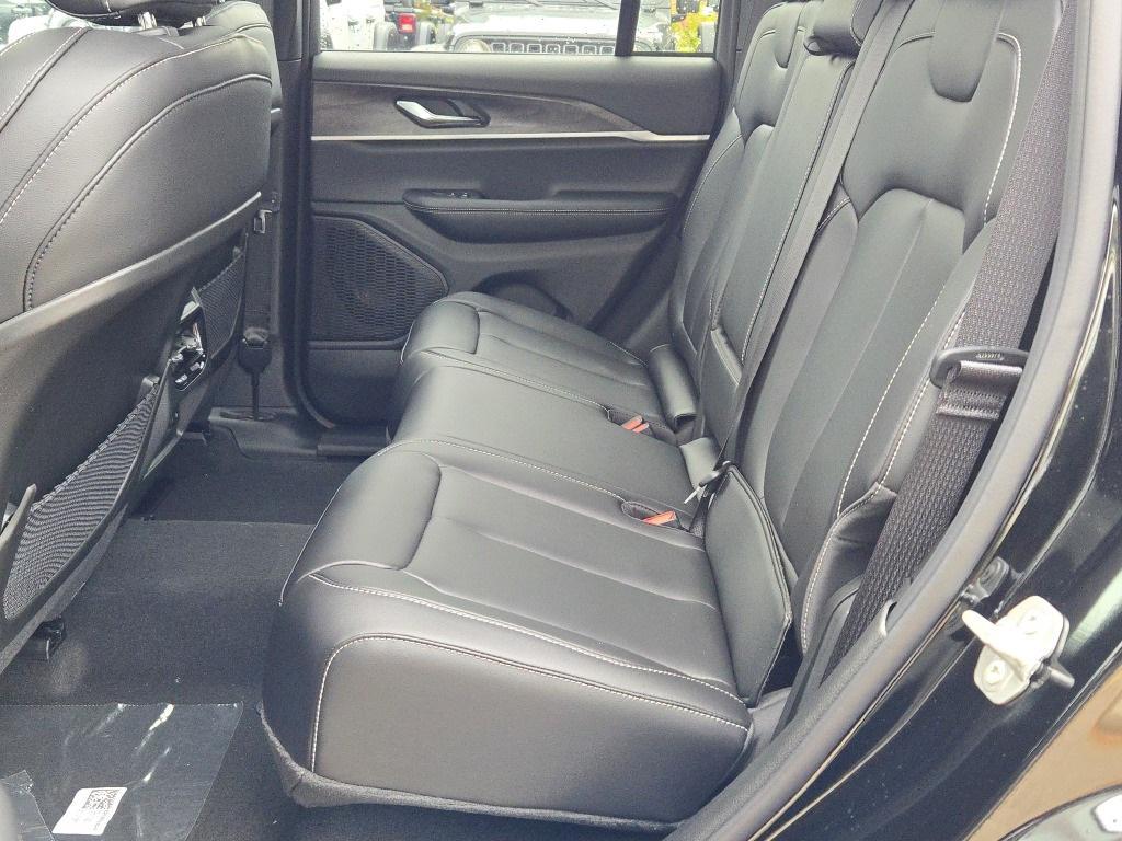 new 2025 Jeep Grand Cherokee car, priced at $46,160