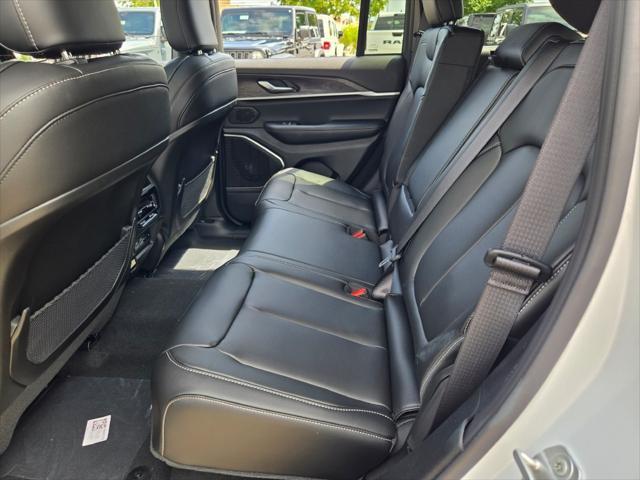 new 2025 Jeep Grand Cherokee car, priced at $48,051