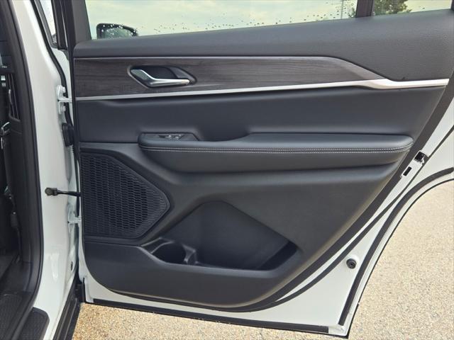 new 2025 Jeep Grand Cherokee L car, priced at $46,192