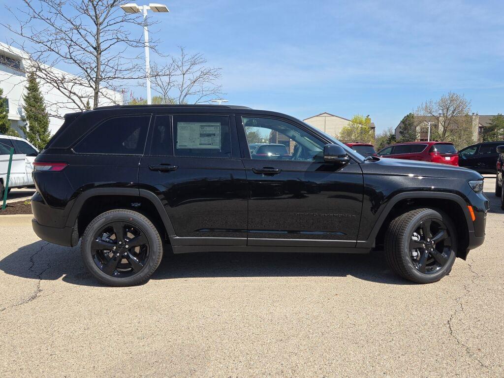 new 2025 Jeep Grand Cherokee car, priced at $43,650
