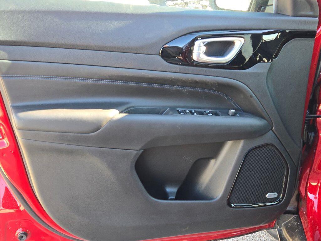 new 2025 Jeep Compass car, priced at $31,305