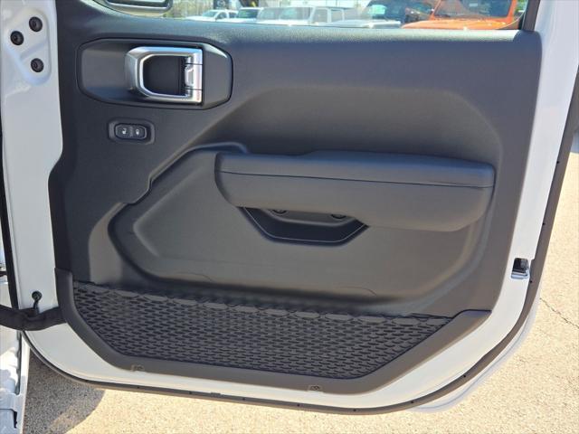 new 2025 Jeep Wrangler car, priced at $45,709