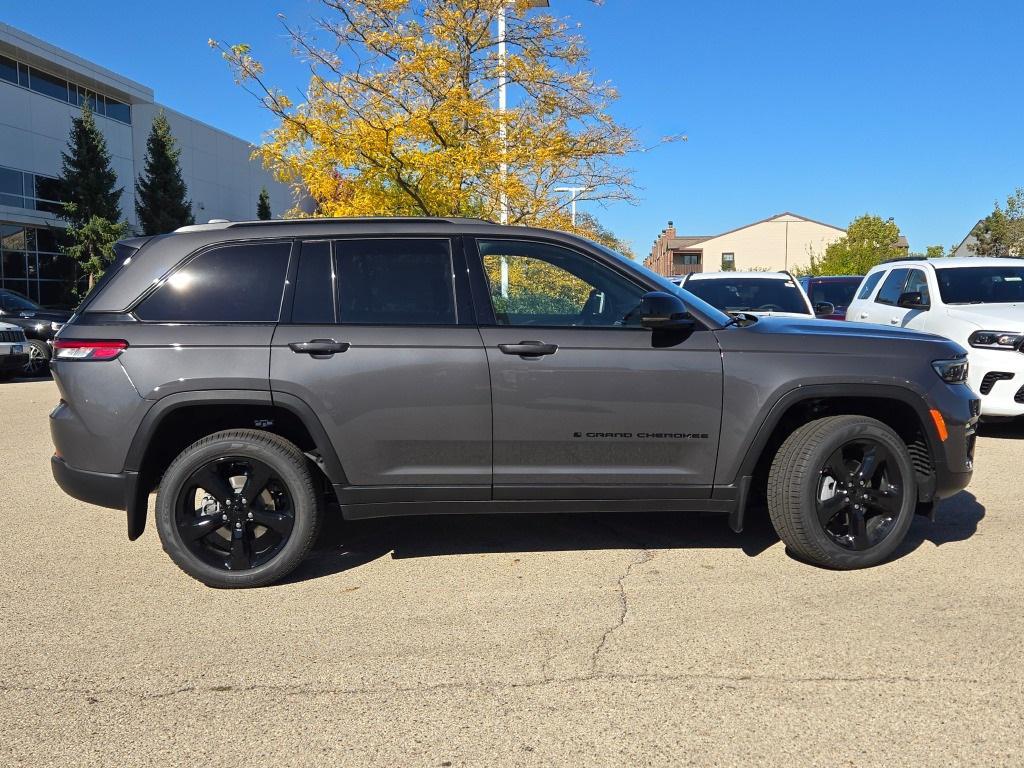 new 2025 Jeep Grand Cherokee car, priced at $46,160