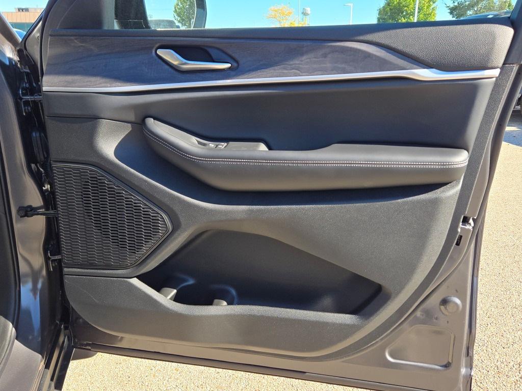 new 2025 Jeep Grand Cherokee car, priced at $46,160