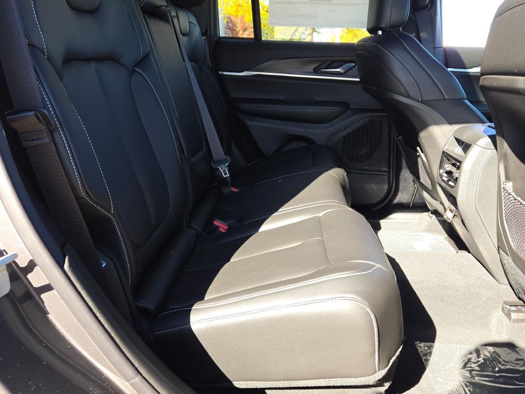 new 2025 Jeep Grand Cherokee car, priced at $46,160