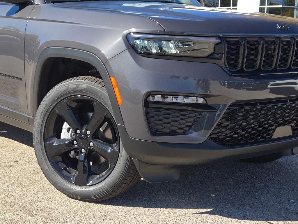new 2025 Jeep Grand Cherokee car, priced at $46,160