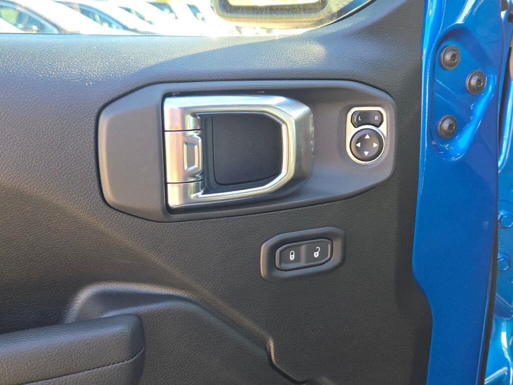 new 2025 Jeep Wrangler car, priced at $59,955