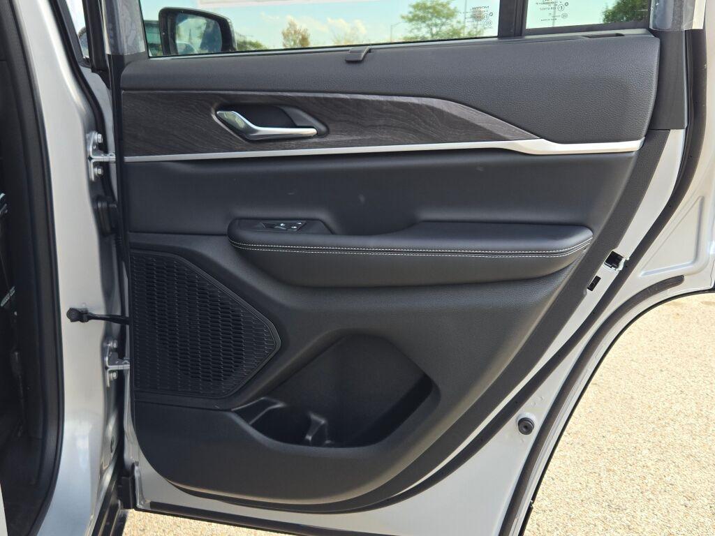 new 2025 Jeep Grand Cherokee car, priced at $46,360