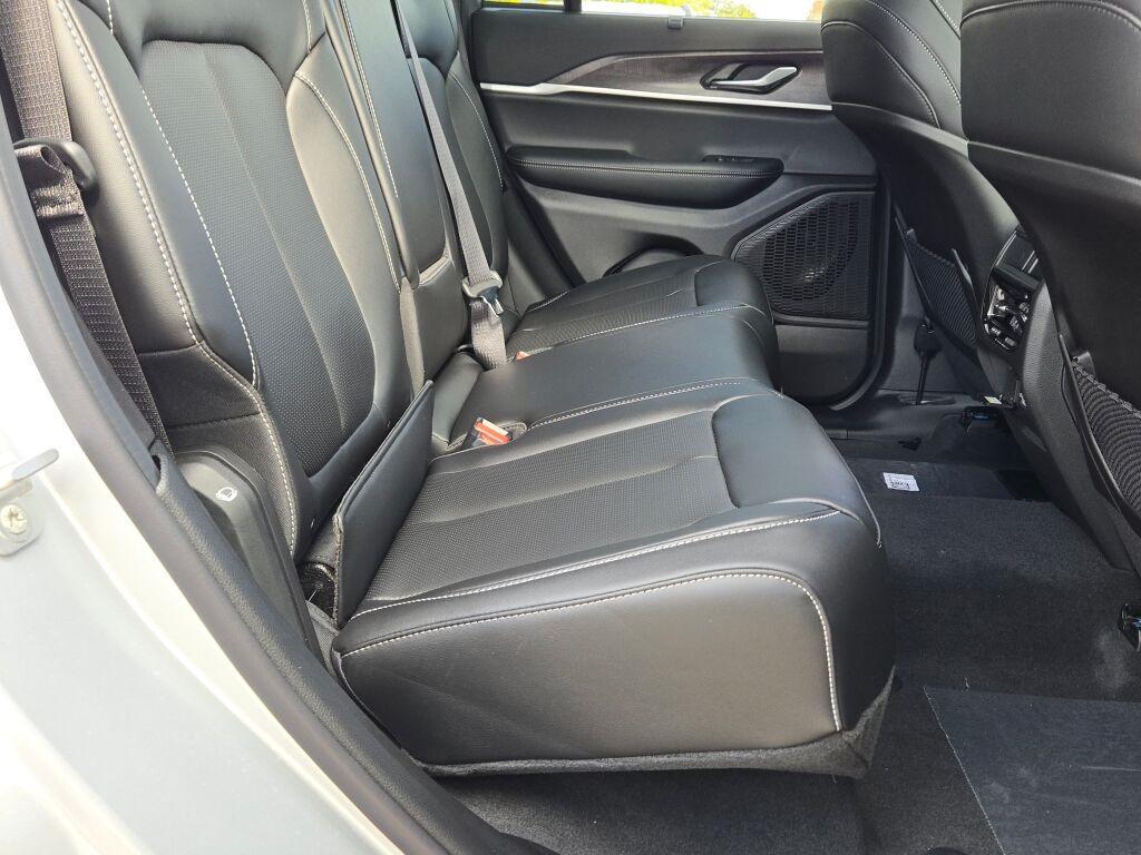 new 2025 Jeep Grand Cherokee car, priced at $46,360