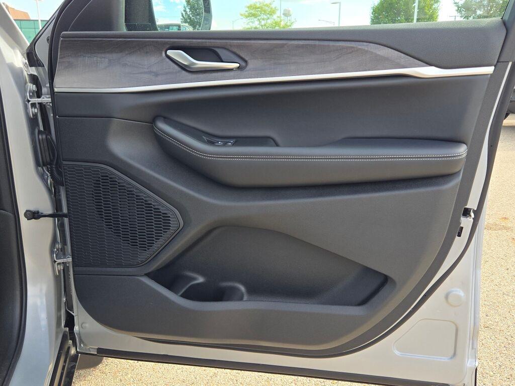 new 2025 Jeep Grand Cherokee car, priced at $46,360