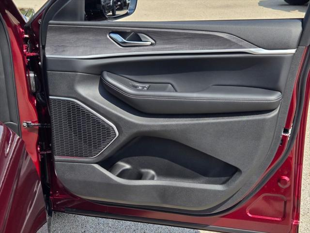 new 2025 Jeep Grand Cherokee car, priced at $48,646