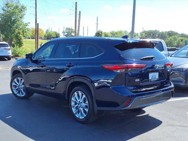 used 2021 Toyota Highlander car, priced at $35,318