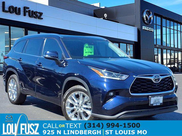 used 2021 Toyota Highlander car, priced at $35,318