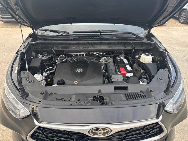 used 2021 Toyota Highlander car, priced at $31,584