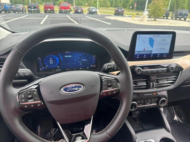 used 2022 Ford Escape car, priced at $25,366