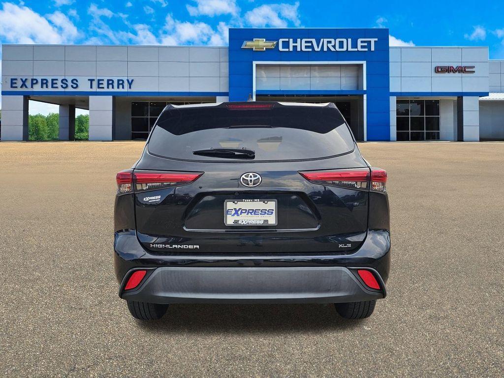 used 2022 Toyota Highlander car, priced at $32,695