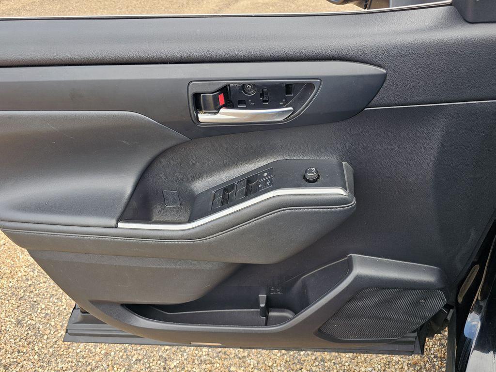 used 2022 Toyota Highlander car, priced at $32,695