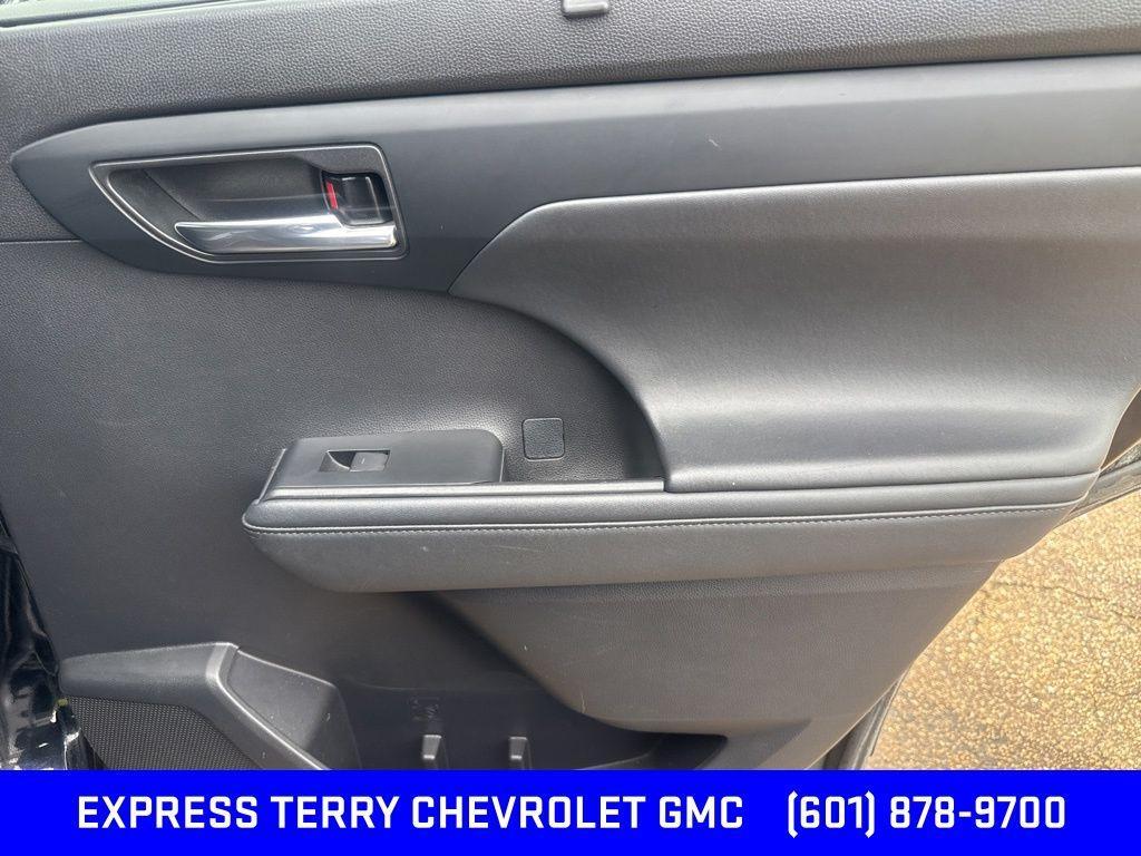 used 2022 Toyota Highlander car, priced at $33,590