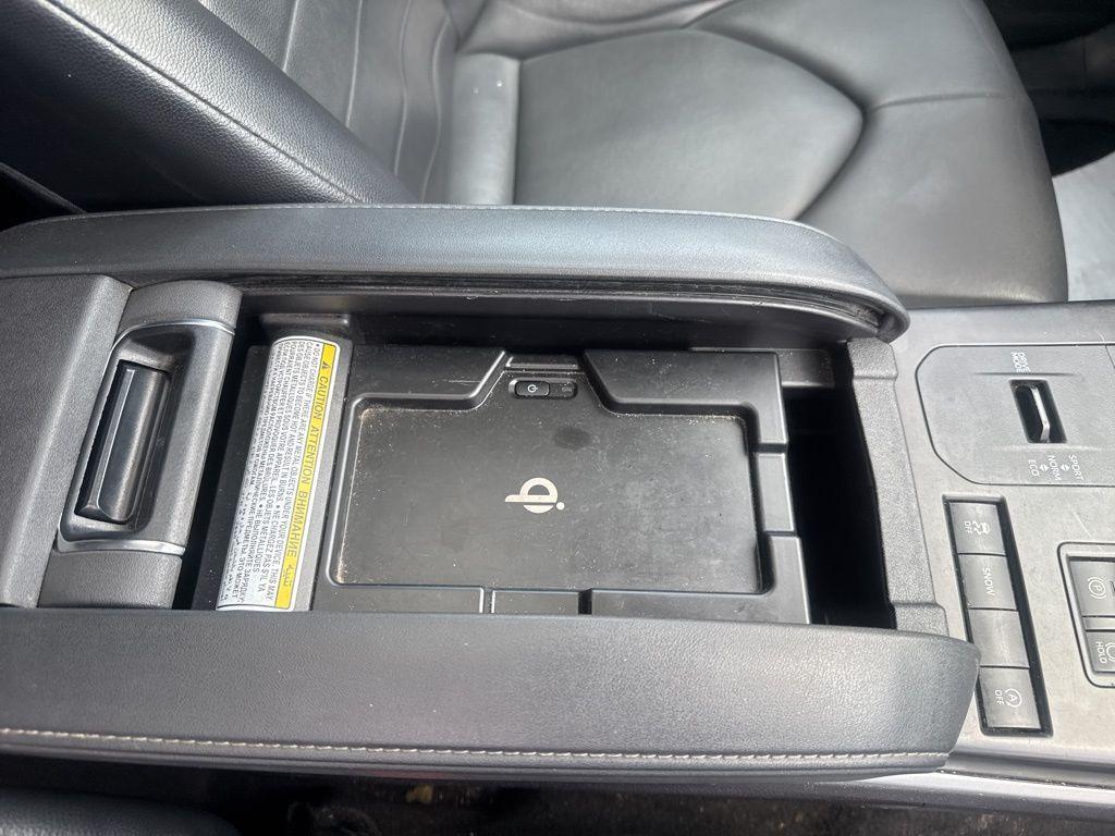 used 2022 Toyota Highlander car, priced at $33,591