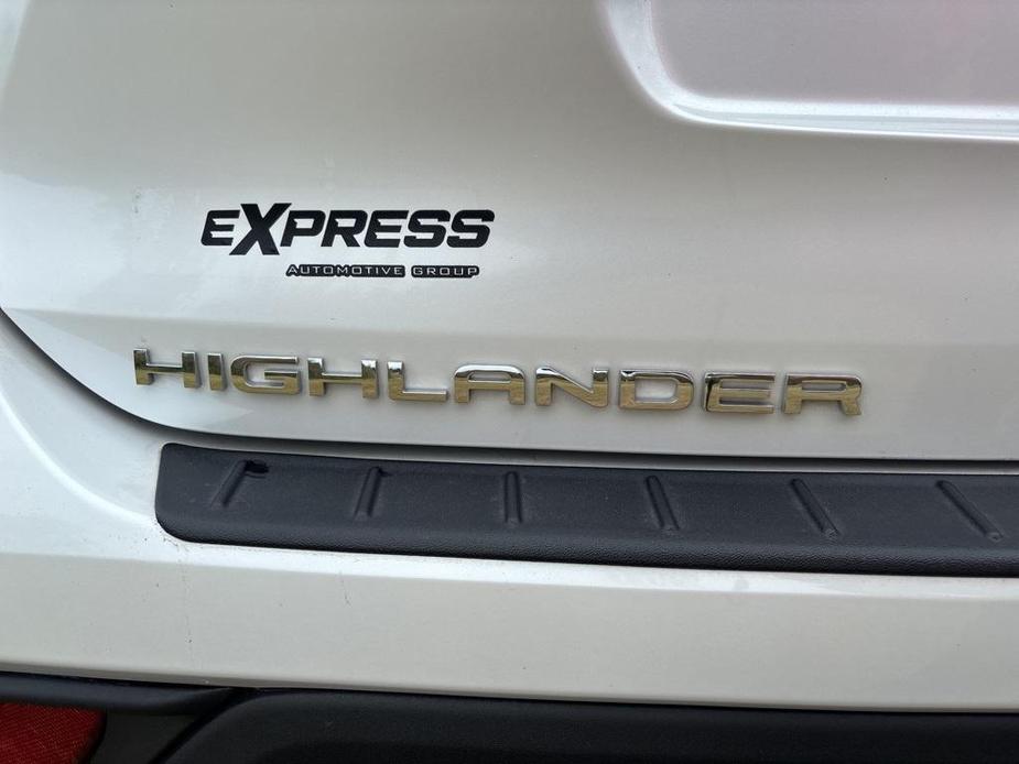 used 2024 Toyota Highlander Hybrid car, priced at $46,591