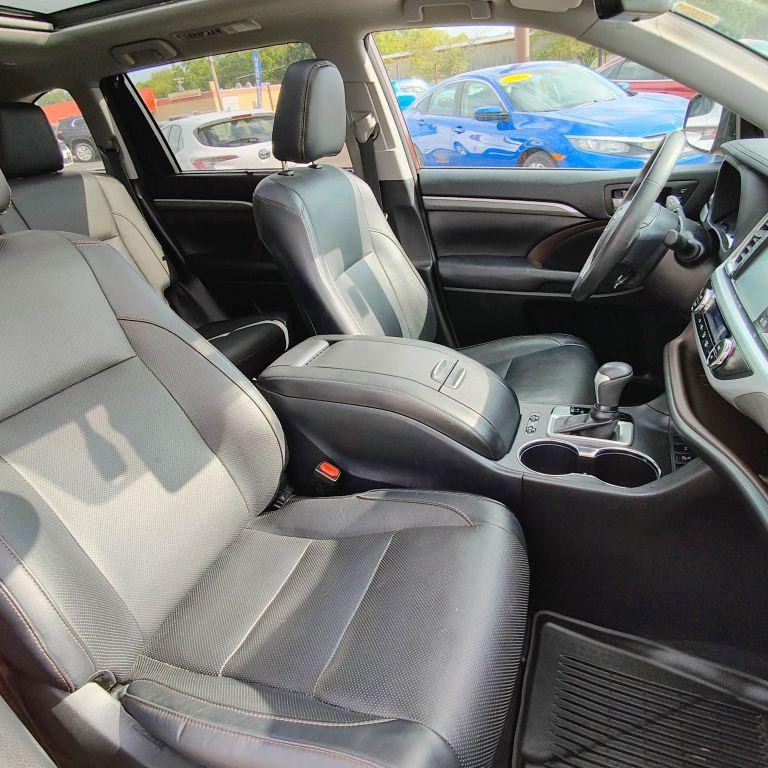 used 2018 Toyota Highlander car, priced at $26,888