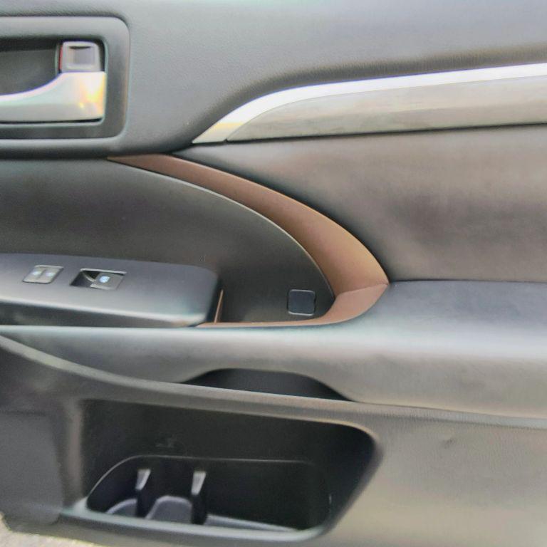 used 2018 Toyota Highlander car, priced at $26,888