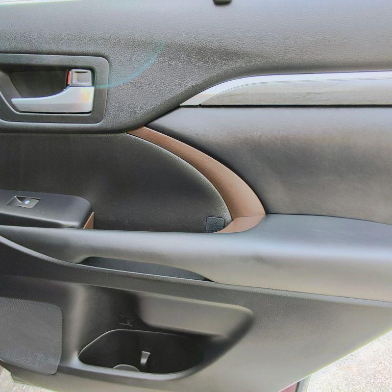 used 2018 Toyota Highlander car, priced at $26,888