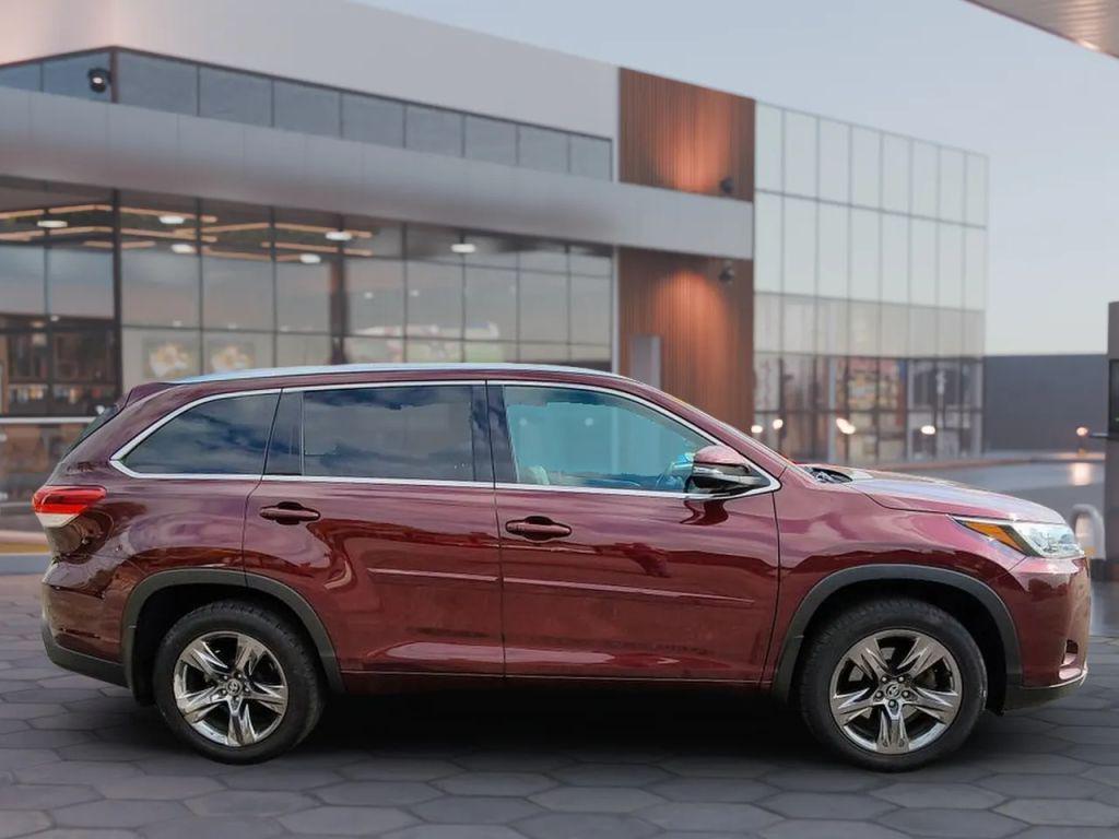 used 2018 Toyota Highlander car, priced at $26,888