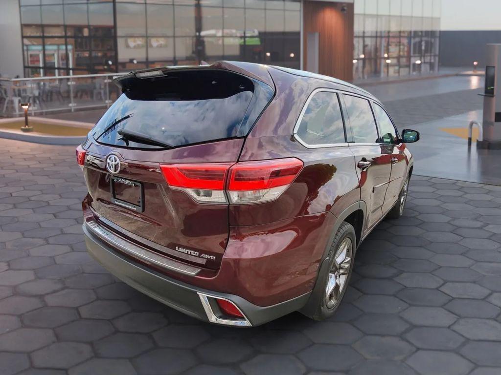 used 2018 Toyota Highlander car, priced at $26,888