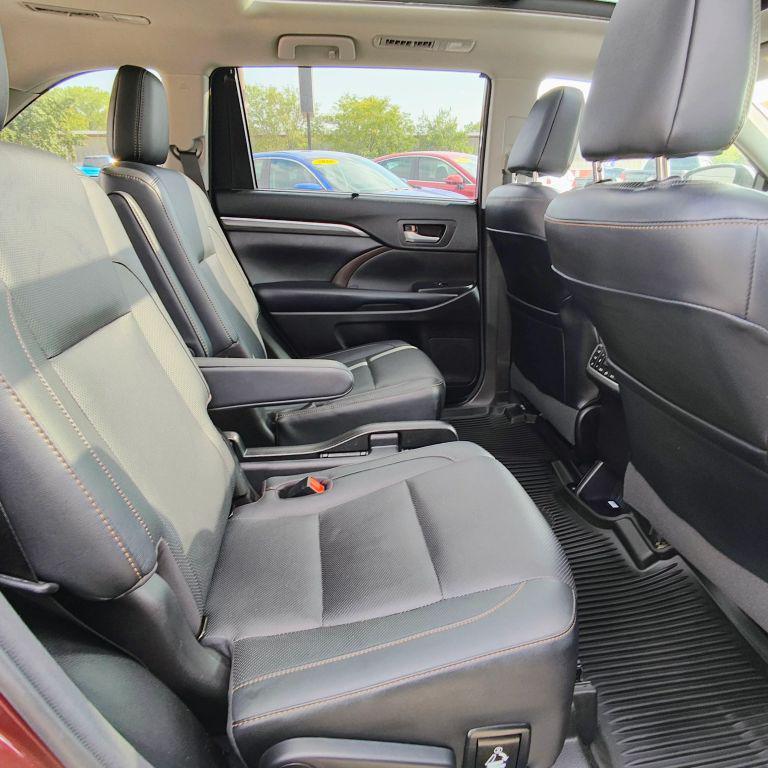 used 2018 Toyota Highlander car, priced at $26,888