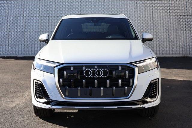 new 2025 Audi Q7 car, priced at $75,890