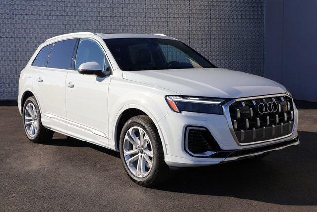 new 2025 Audi Q7 car, priced at $75,890