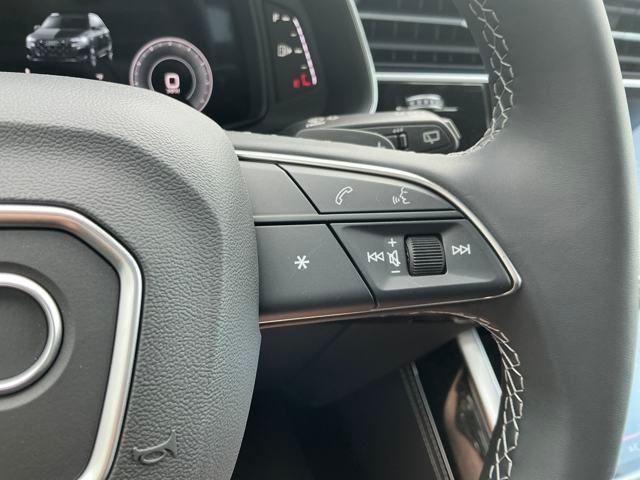 new 2025 Audi Q7 car, priced at $69,755