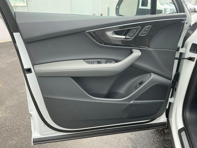 new 2025 Audi Q7 car, priced at $69,755