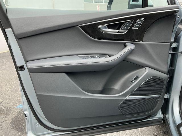 new 2025 Audi Q7 car, priced at $62,120