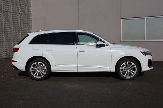 new 2025 Audi Q7 car, priced at $75,800