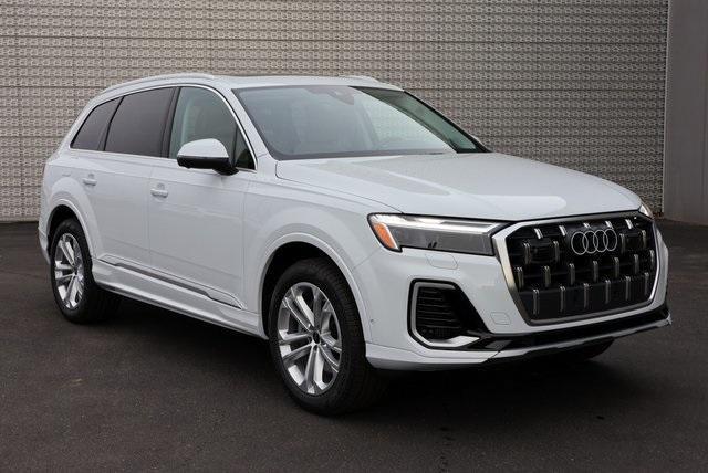 new 2025 Audi Q7 car, priced at $75,890