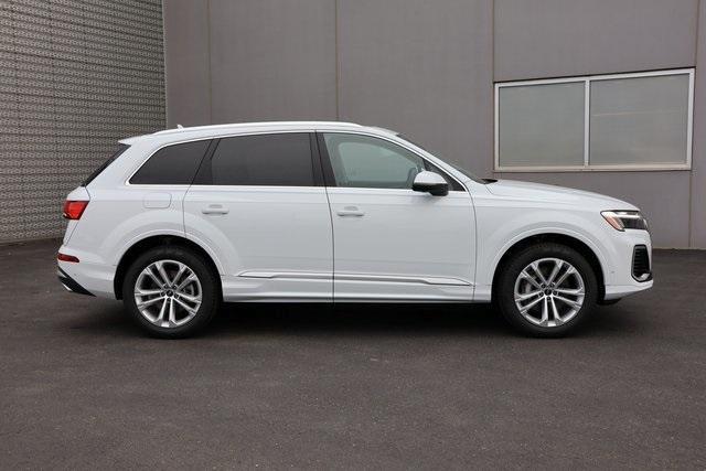 new 2025 Audi Q7 car, priced at $75,890