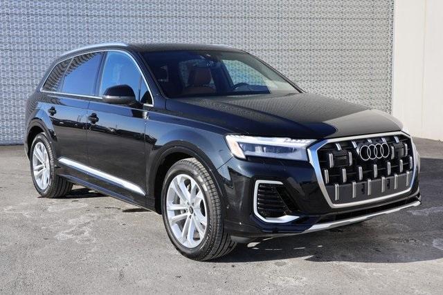 new 2025 Audi Q7 car, priced at $81,740