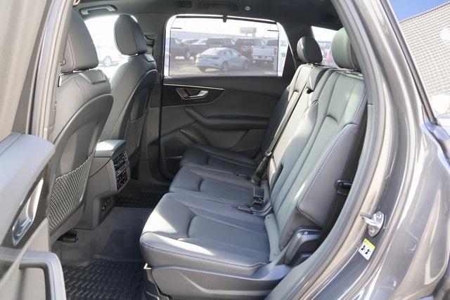 new 2025 Audi Q7 car, priced at $70,440