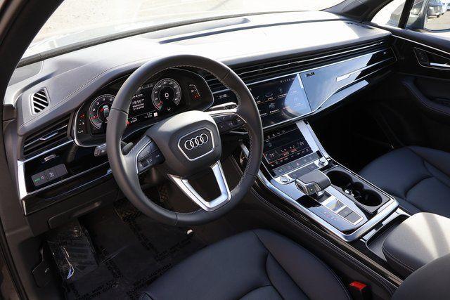 new 2025 Audi Q7 car, priced at $70,440