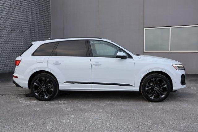 new 2025 Audi Q7 car, priced at $77,750